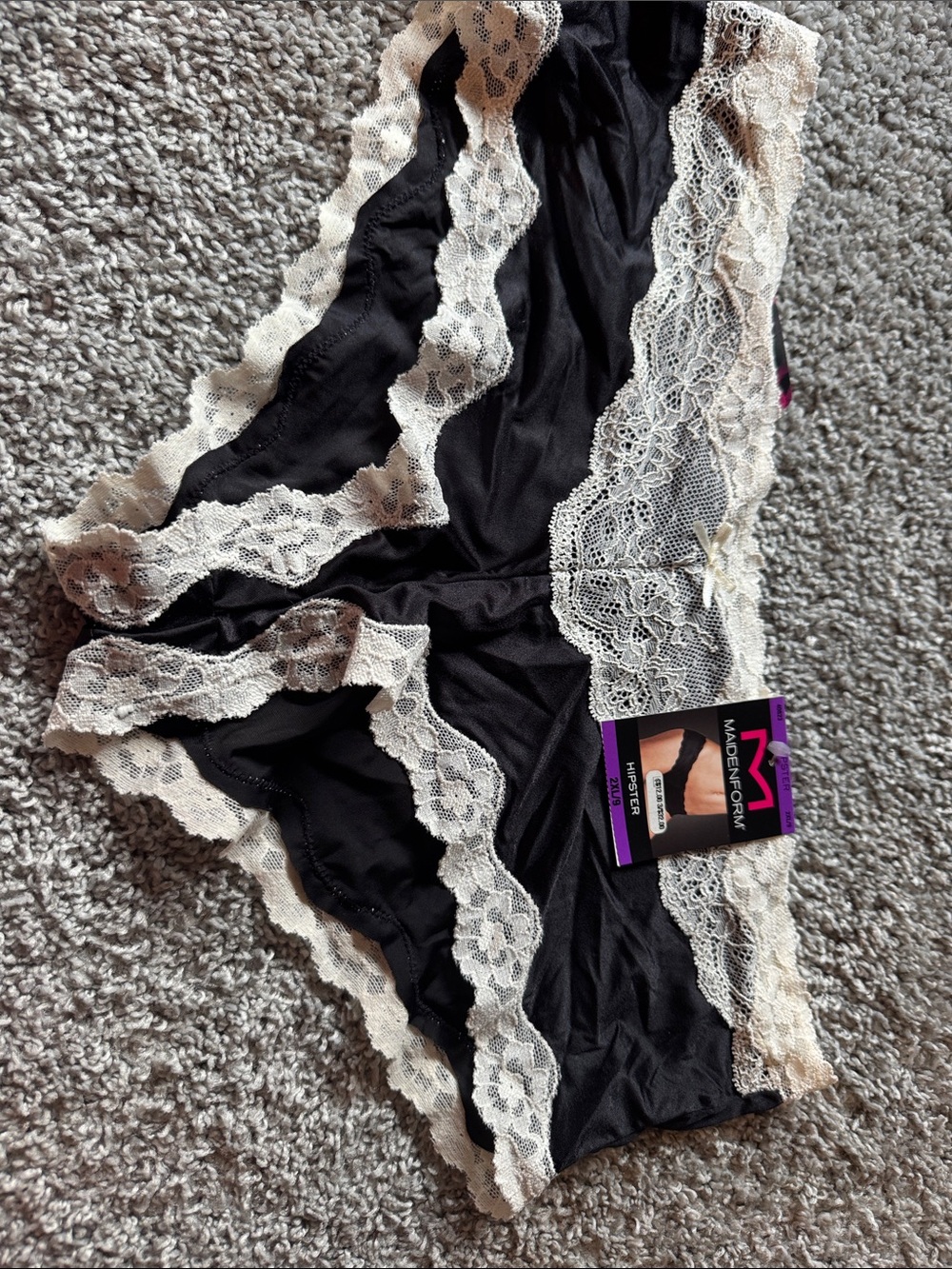 Maidenform Black with Cream Lace Trim Hipster Panty